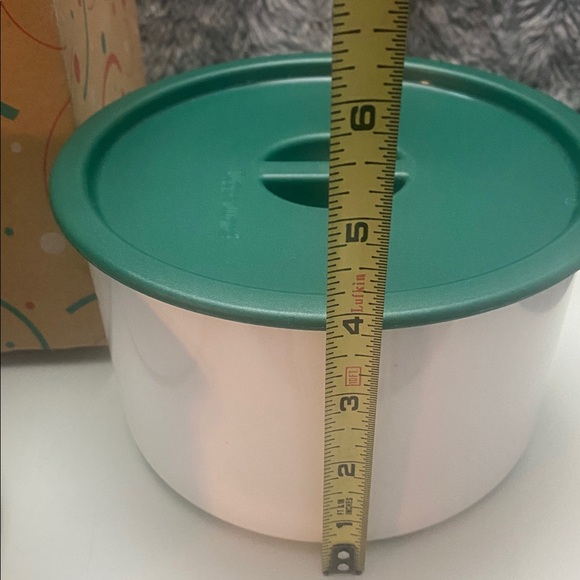 NIB Tupperware one touch Green and White Containers - Picture 11 of 16